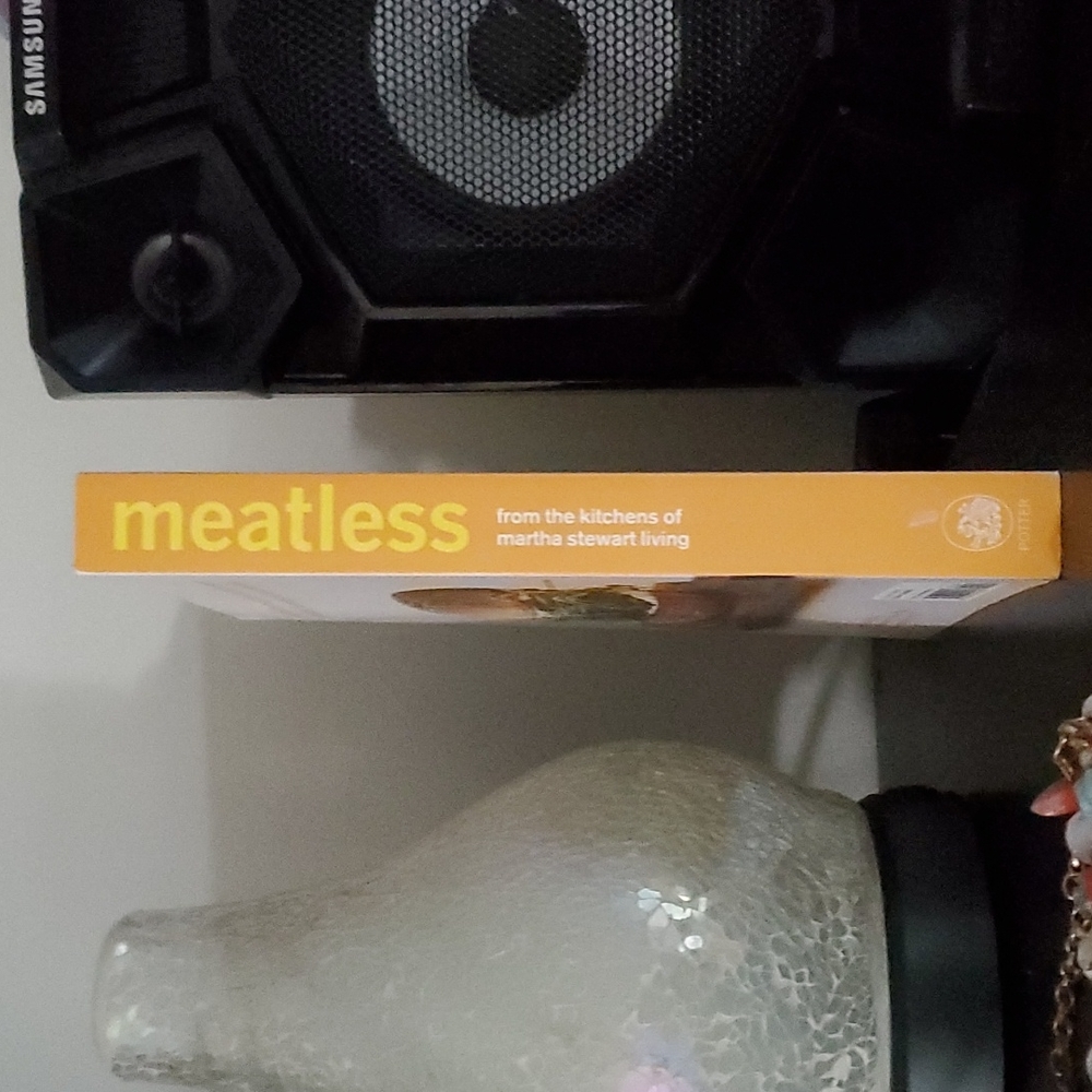 Book - Meatless - Picture 3 of 4